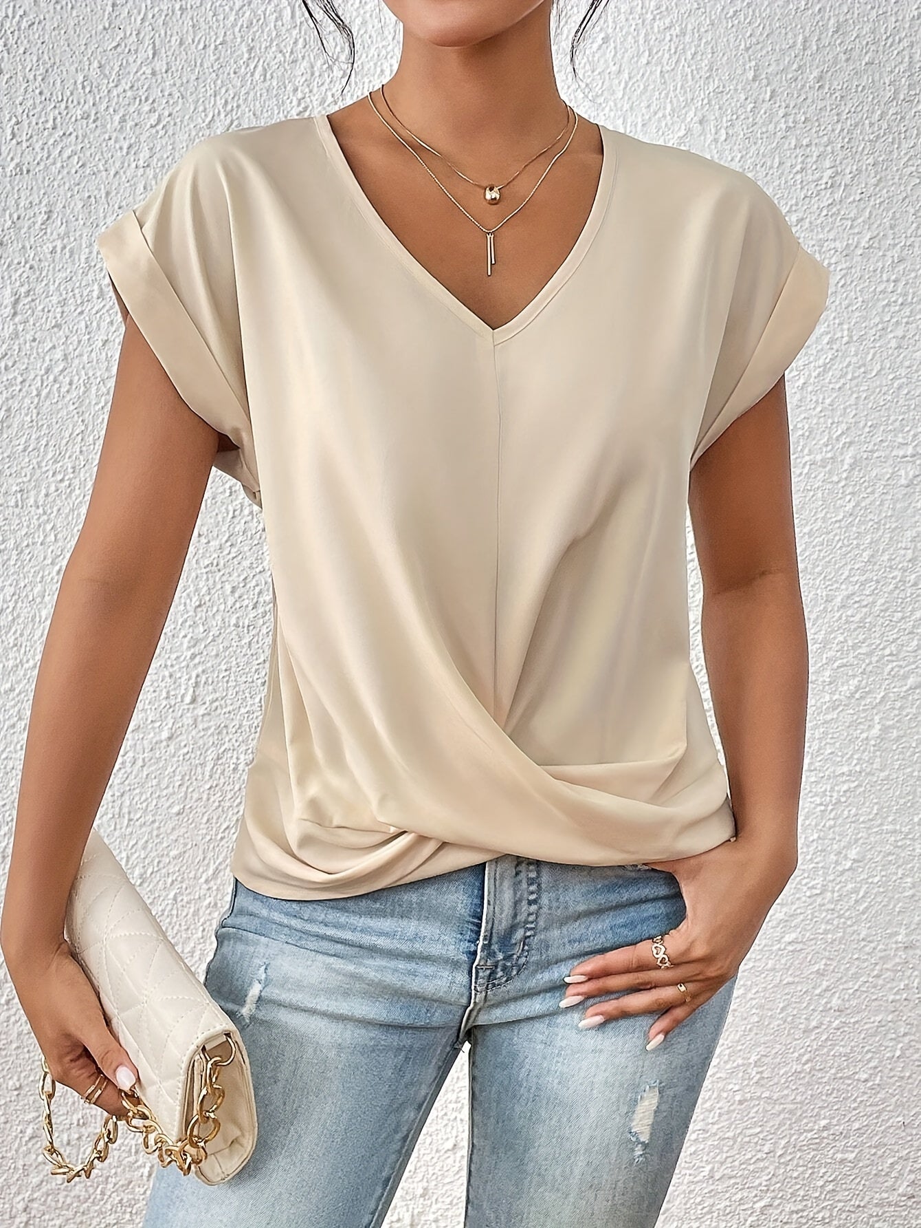 Faina™ | Elegant, uformell skjorte med V-hals